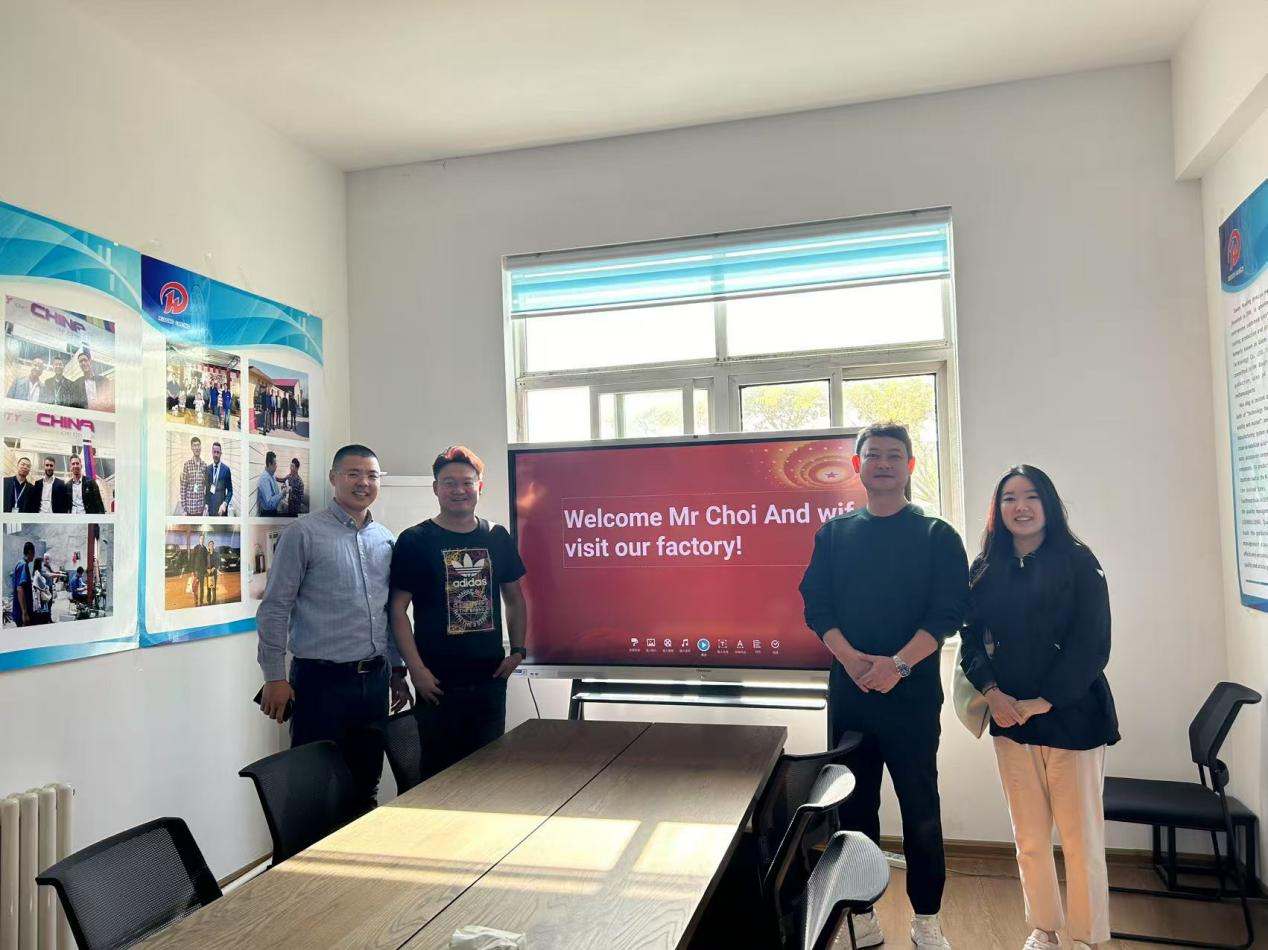 Корейские клиенты посещают нашу фабрику