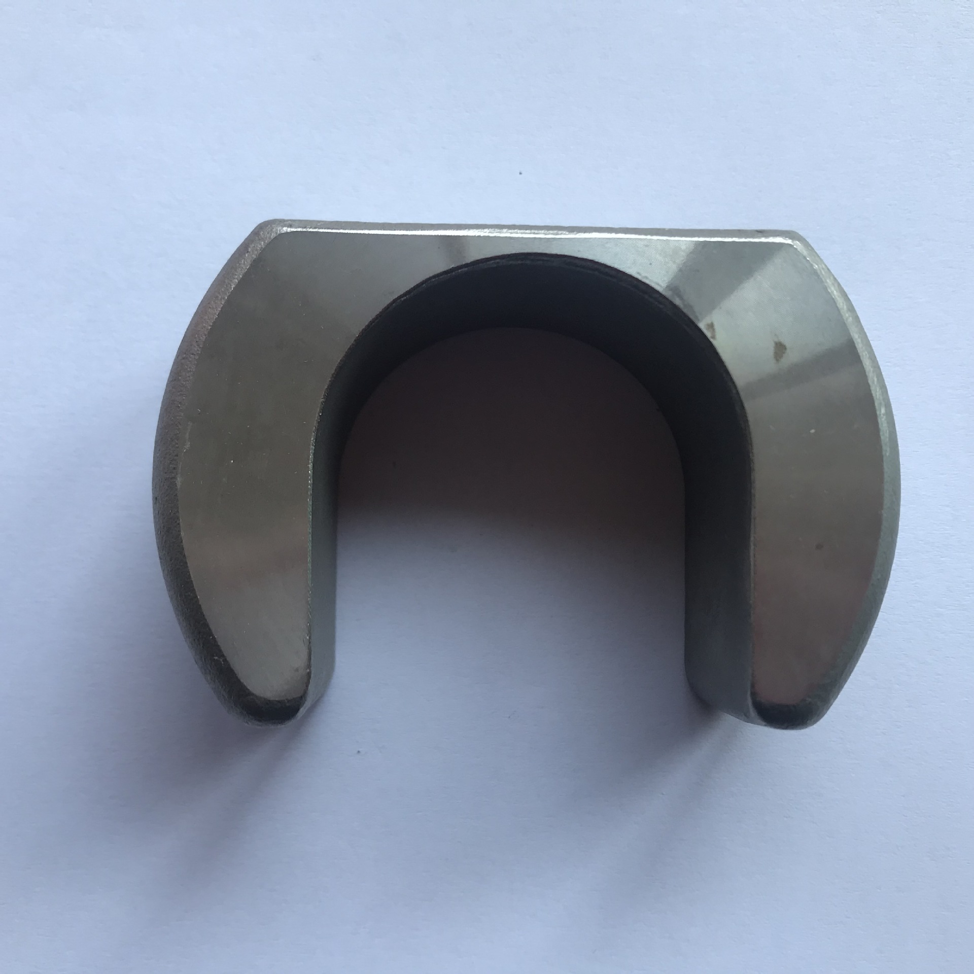 В чем причина расслоения оболочки из песка жидкого стекла в процессе формования по выплавляемым моделям?