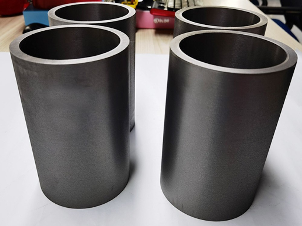 Как высокое или низкое содержание кремния влияет на механическую обработку серого чугуна 200?